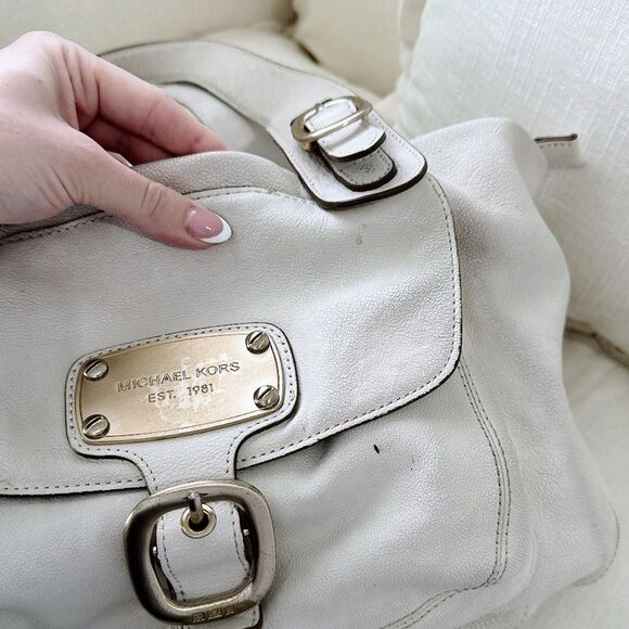 Michael Kors Leather Hudson Downtown Shoulder Bag - Picture 3 of 8
